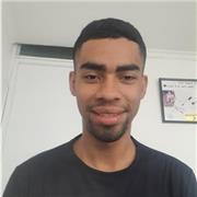 Profesor de deportes, a estudiantes de primaria en la ciudad de villavicencio